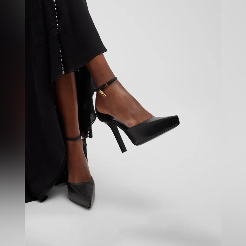 BRAND NEW Authentic Givenchy G lock leather pumps
